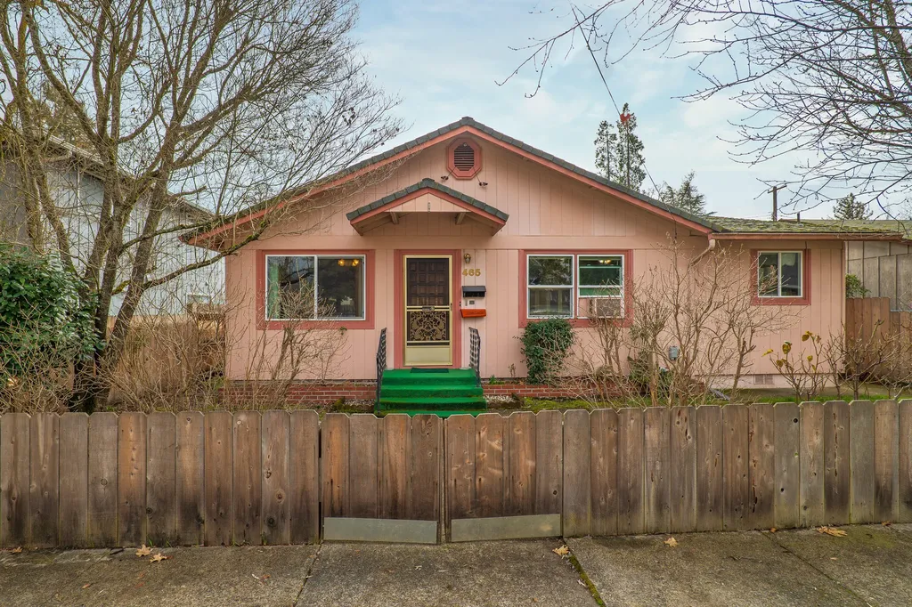 465 SW H Street Grants Pass OR 97526