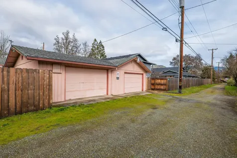 465 SW H Street Grants Pass OR 97526