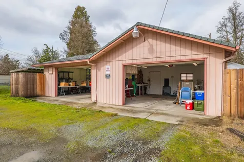 465 SW H Street Grants Pass OR 97526