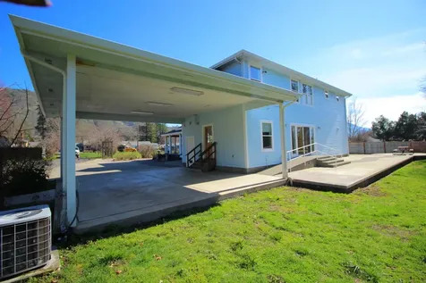 1316 NE Evans Street Grants Pass OR 97526