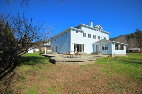 1316 NE Evans Street Grants Pass OR 97526