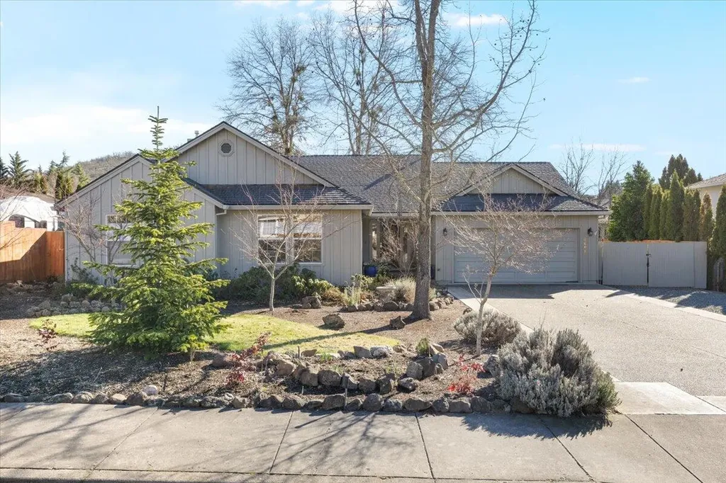 4608 Eagle Trace Drive Medford OR 97504