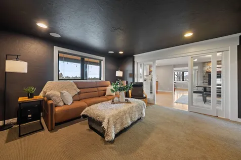 64835 Hunnell Road Bend OR 97703