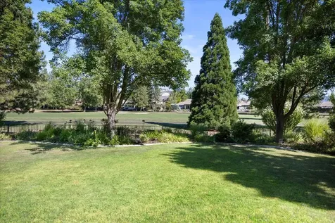 271 Island Pointe Drive Medford OR 97504
