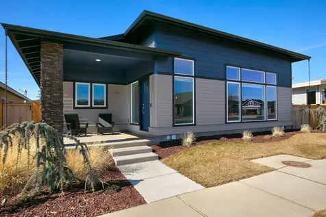 737 NW 13th Street Redmond OR 97756