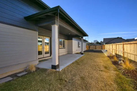 737 NW 13th Street Redmond OR 97756
