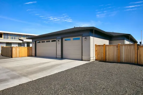737 NW 13th Street Redmond OR 97756