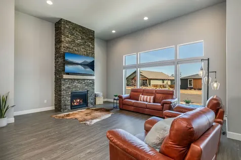 737 NW 13th Street Redmond OR 97756