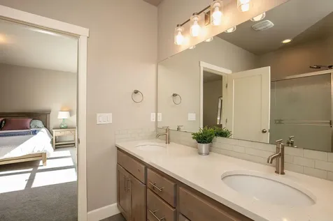737 NW 13th Street Redmond OR 97756