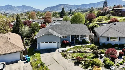109 Shoemaker Way Grants Pass OR 97527