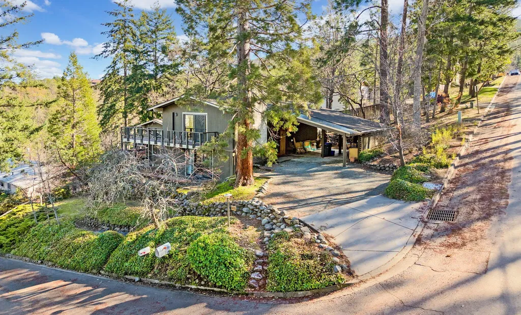 1100 Ivy Lane Ashland OR 97520