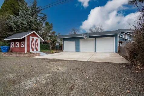 111 Kelso Street Eagle Point OR 97524