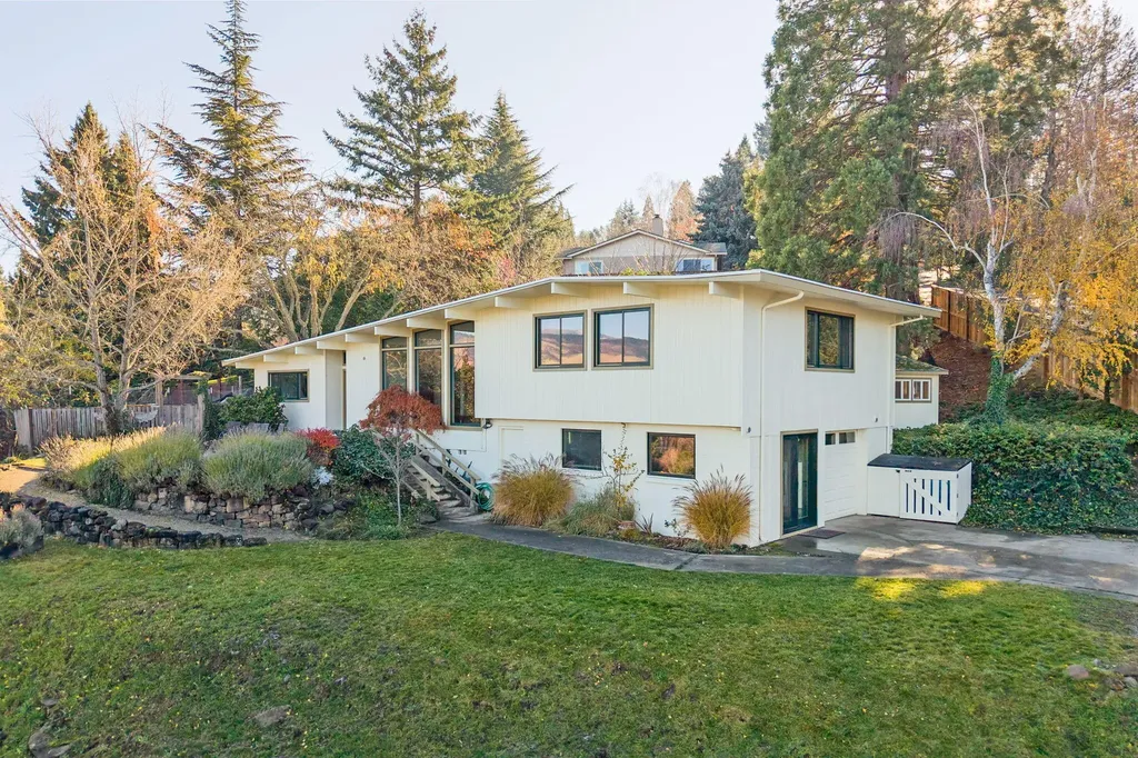 2020 Mohawk Street Ashland OR 97520