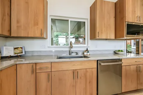 2020 Mohawk Street Ashland OR 97520