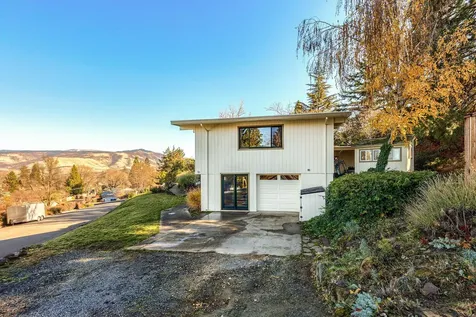 2020 Mohawk Street Ashland OR 97520