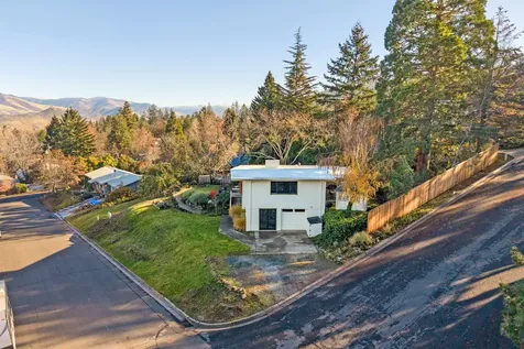 2020 Mohawk Street Ashland OR 97520