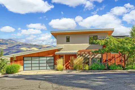 350 Fernwood Drive Ashland OR 97520