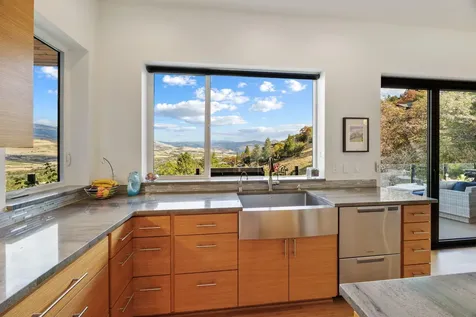 350 Fernwood Drive Ashland OR 97520