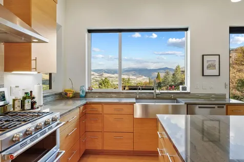 350 Fernwood Drive Ashland OR 97520