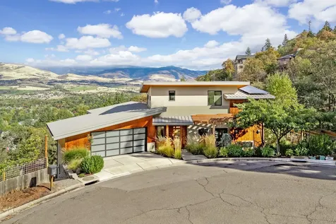 350 Fernwood Drive Ashland OR 97520