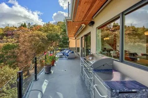 350 Fernwood Drive Ashland OR 97520
