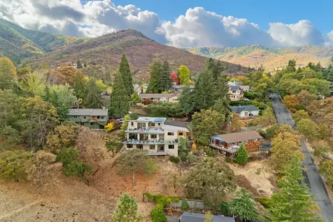 350 Fernwood Drive Ashland OR 97520