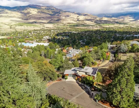 350 Fernwood Drive Ashland OR 97520