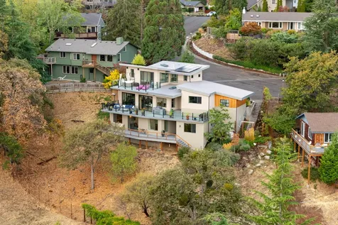 350 Fernwood Drive Ashland OR 97520