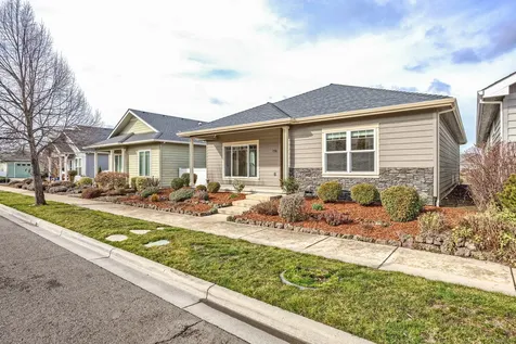 716 Golden Peak Drive Central Point OR 97502