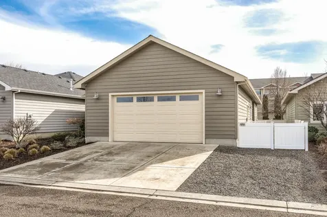 716 Golden Peak Drive Central Point OR 97502