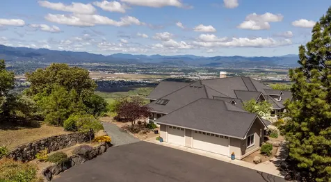 3866 Manzanita Heights Drive Medford OR 97504