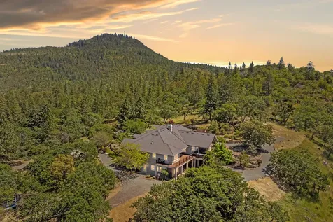 3866 Manzanita Heights Drive Medford OR 97504