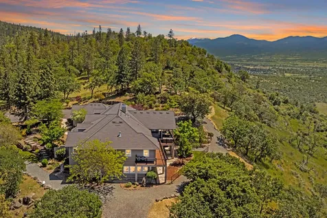 3866 Manzanita Heights Drive Medford OR 97504
