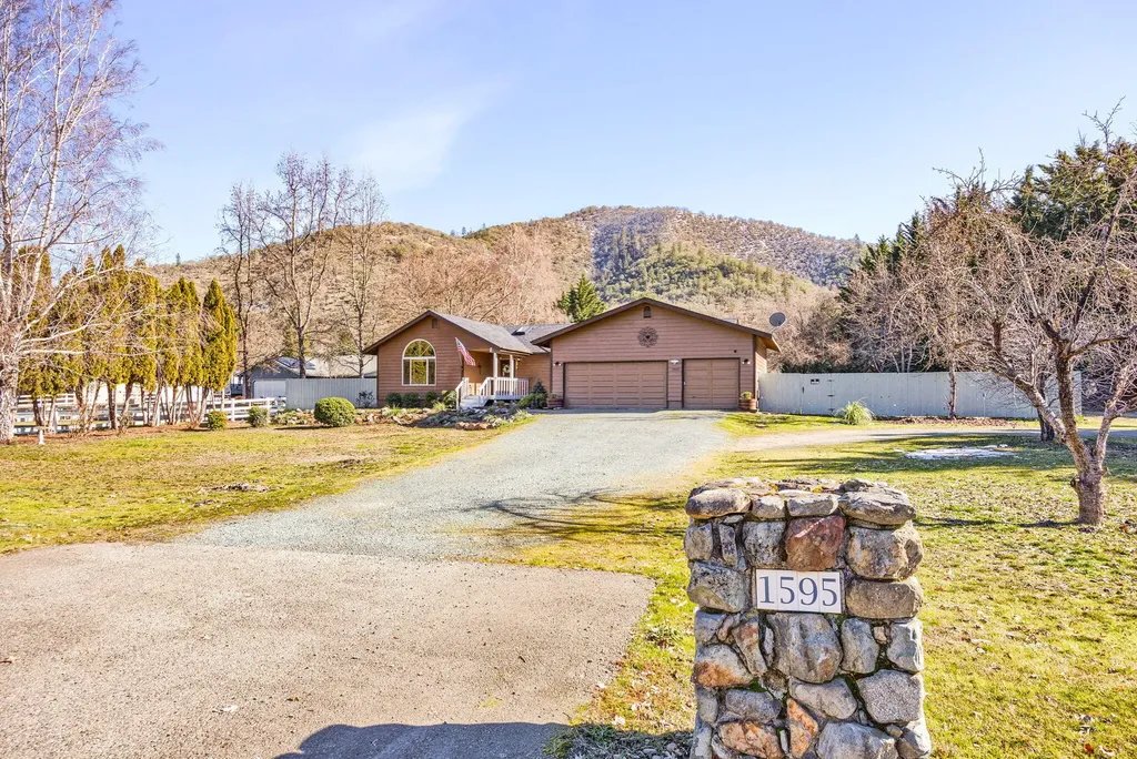 1595 Rogue River Highway Gold Hill OR 97525