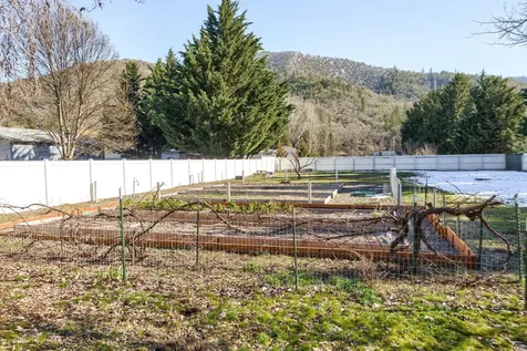1595 Rogue River Highway Gold Hill OR 97525