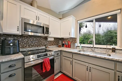 196 SE Yorktown Drive Grants Pass OR 97527