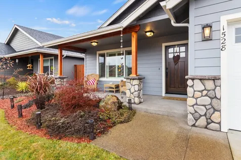 1528 Raydean Drive Grants Pass OR 97527