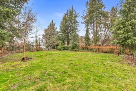 1616 Crown Avenue Medford OR 97504