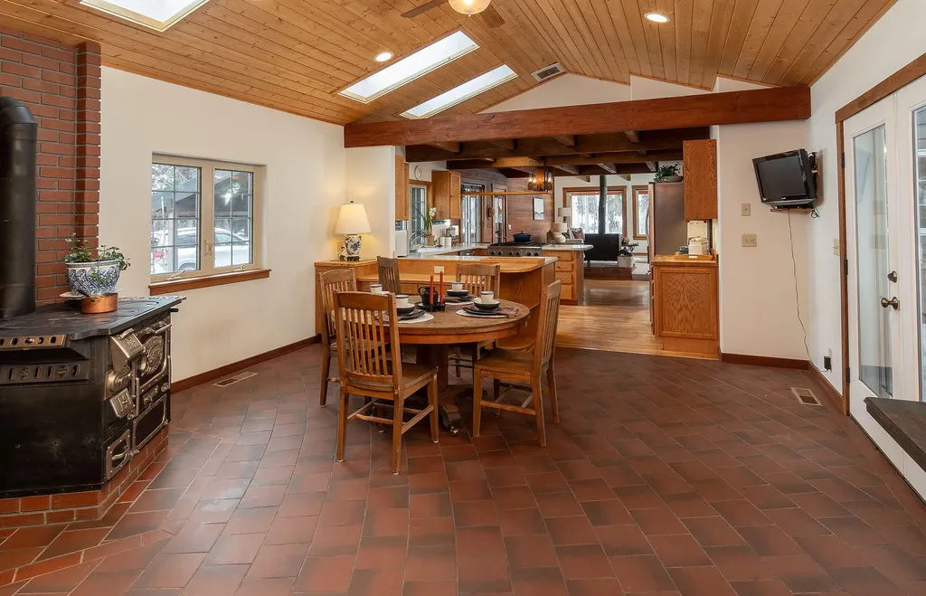67040 Rock Island Lane Bend OR 97703