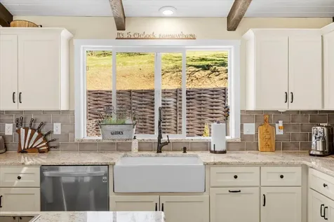 2304 Carpenter Hill Road Medford OR 97501