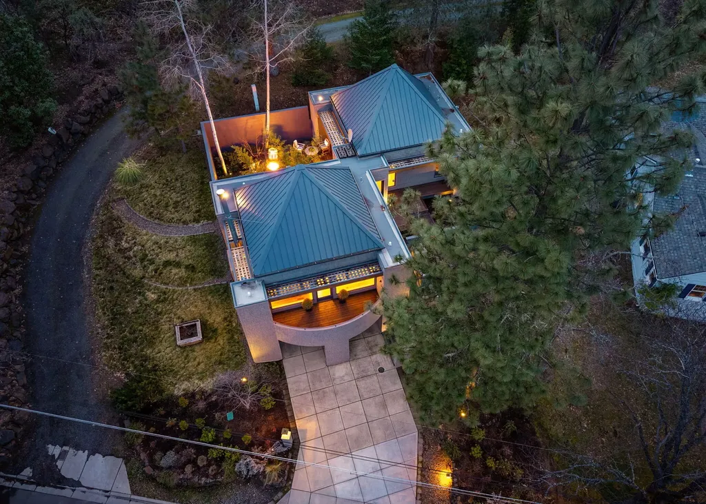 695 Liberty Street Ashland OR 97520