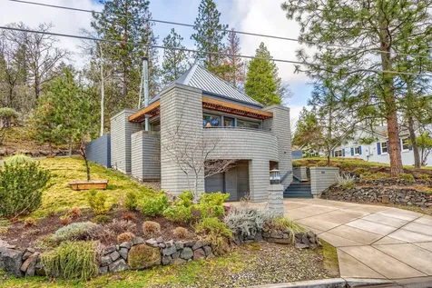 695 Liberty Street Ashland OR 97520