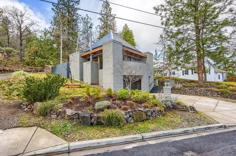 695 Liberty Street Ashland OR 97520
