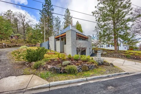 695 Liberty Street Ashland OR 97520
