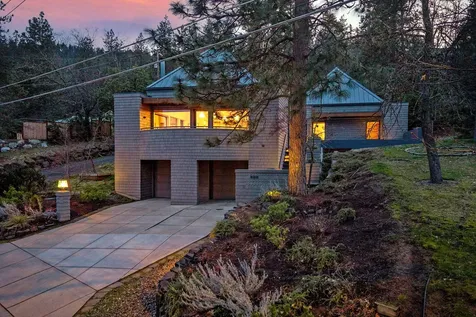 695 Liberty Street Ashland OR 97520