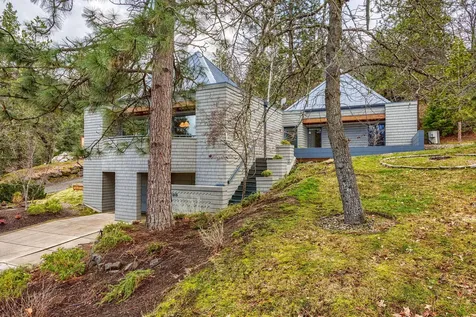 695 Liberty Street Ashland OR 97520