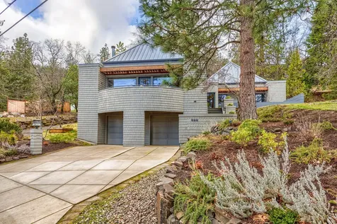 695 Liberty Street Ashland OR 97520