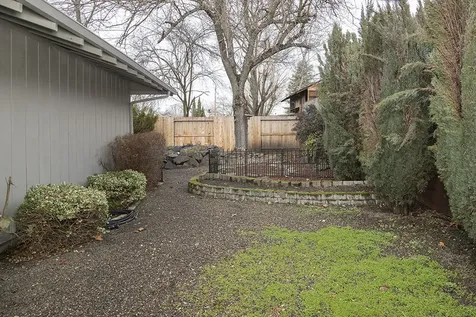 2308 Alcan Drive Medford OR 97504