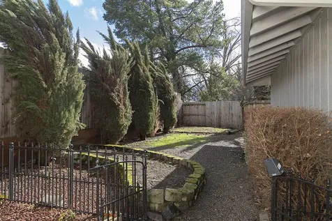 2308 Alcan Drive Medford OR 97504