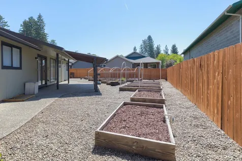 1696 NE 9th Street Grants Pass OR 97526